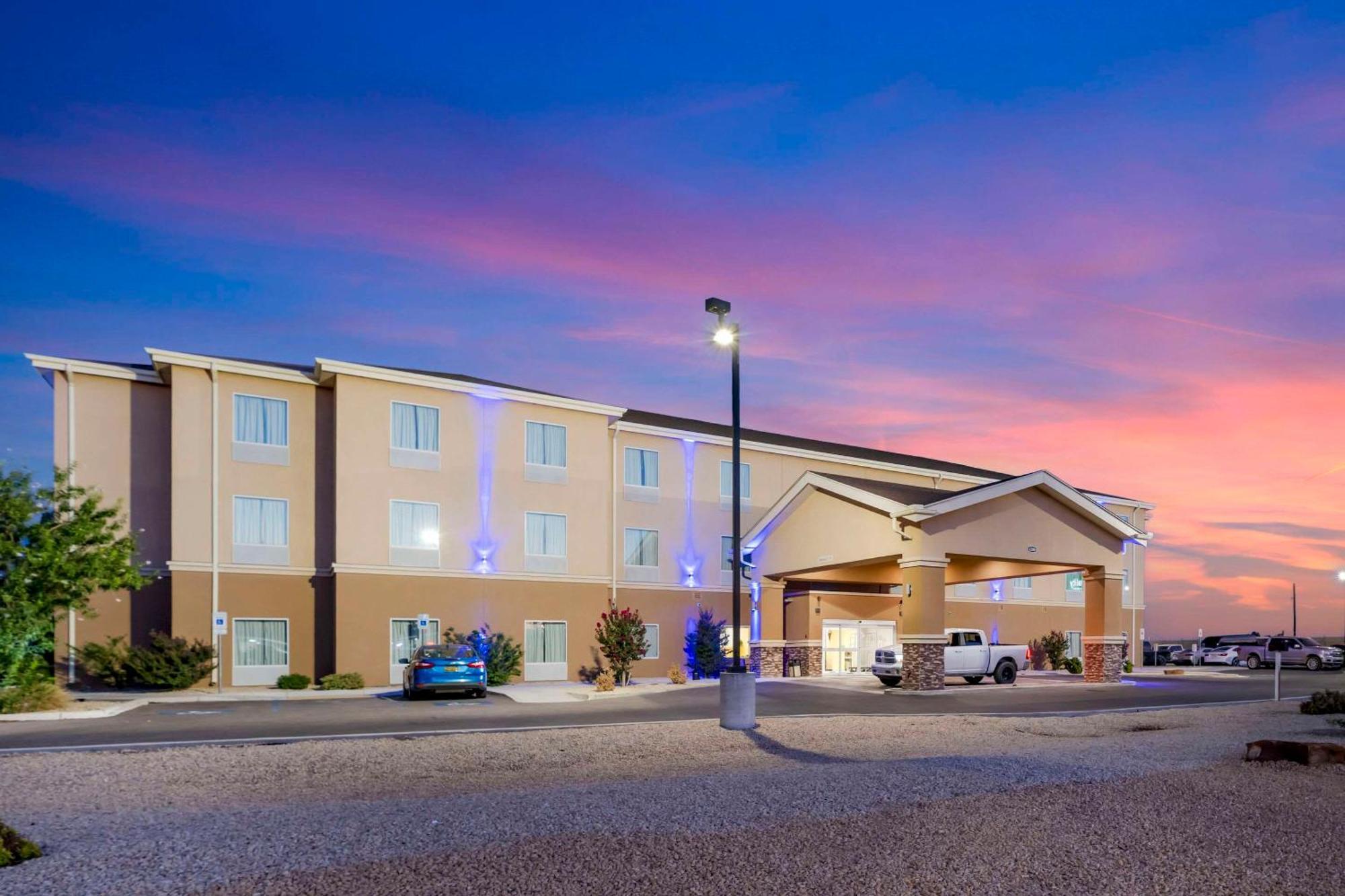 Hotel Quality & Caverns Area 2*