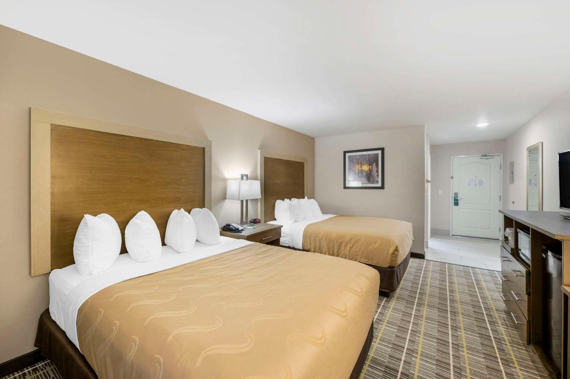 Quality & Caverns Area Hotel