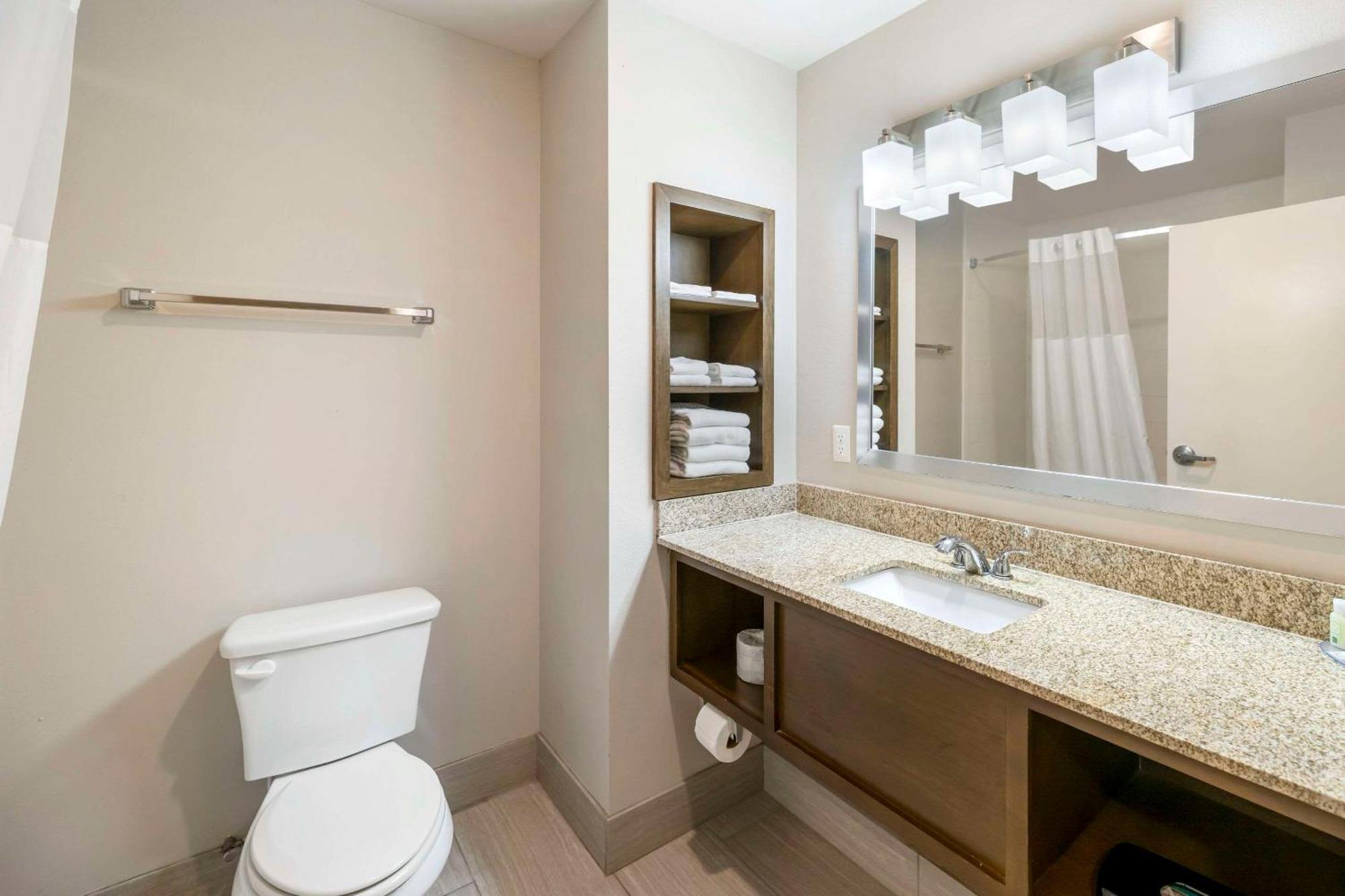 Quality & Caverns Area Hotel 2*